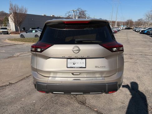 Used 2024 Nissan Rogue SL image 6