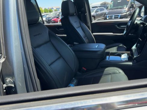 Used 2025 GMC Yukon XL Denali AWD/4WD image 15