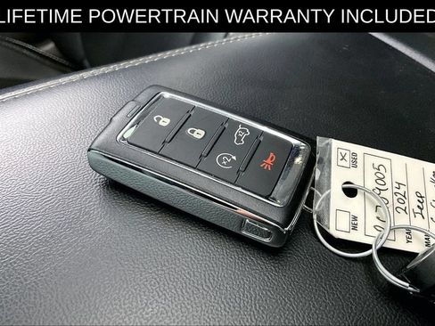 Used 2024 Jeep Grand Cherokee Limited w/ Black Appearance Package RWD image 13