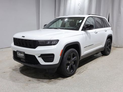 Used 2023 Jeep Grand Cherokee Altitude image 6