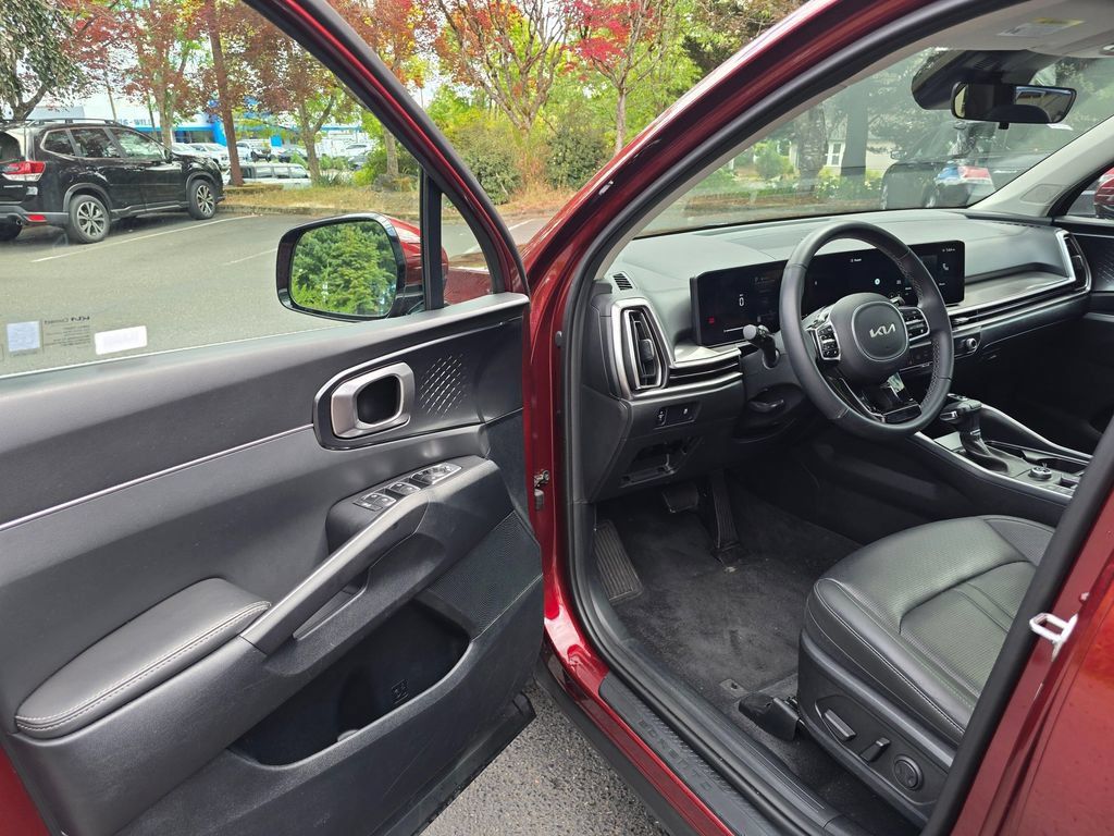 Certified 2025 Kia Sorento S w/ Panoramic Sunroof Package FWD image 7
