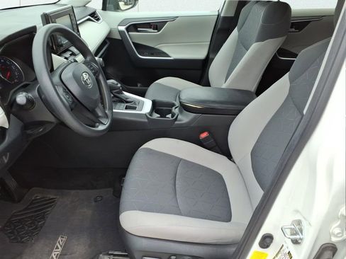 Used 2020 Toyota RAV4 XLE image 15