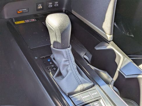 Used 2025 Toyota Camry LE image 19