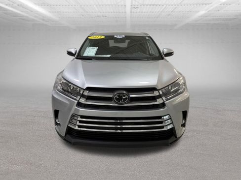 Used 2019 Toyota Highlander Limited w/ Protection Package #3 AWD/4WD image 2