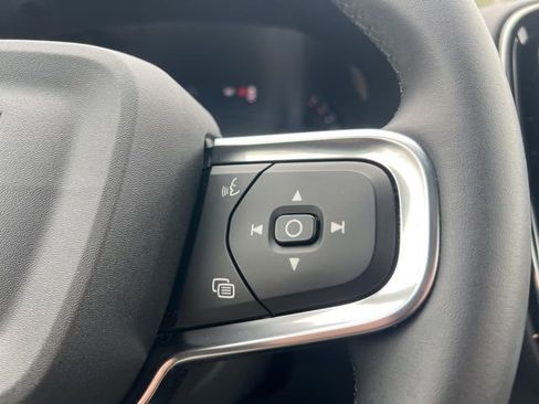 Certified 2025 Volvo XC40 B5 Ultra AWD/4WD image 33