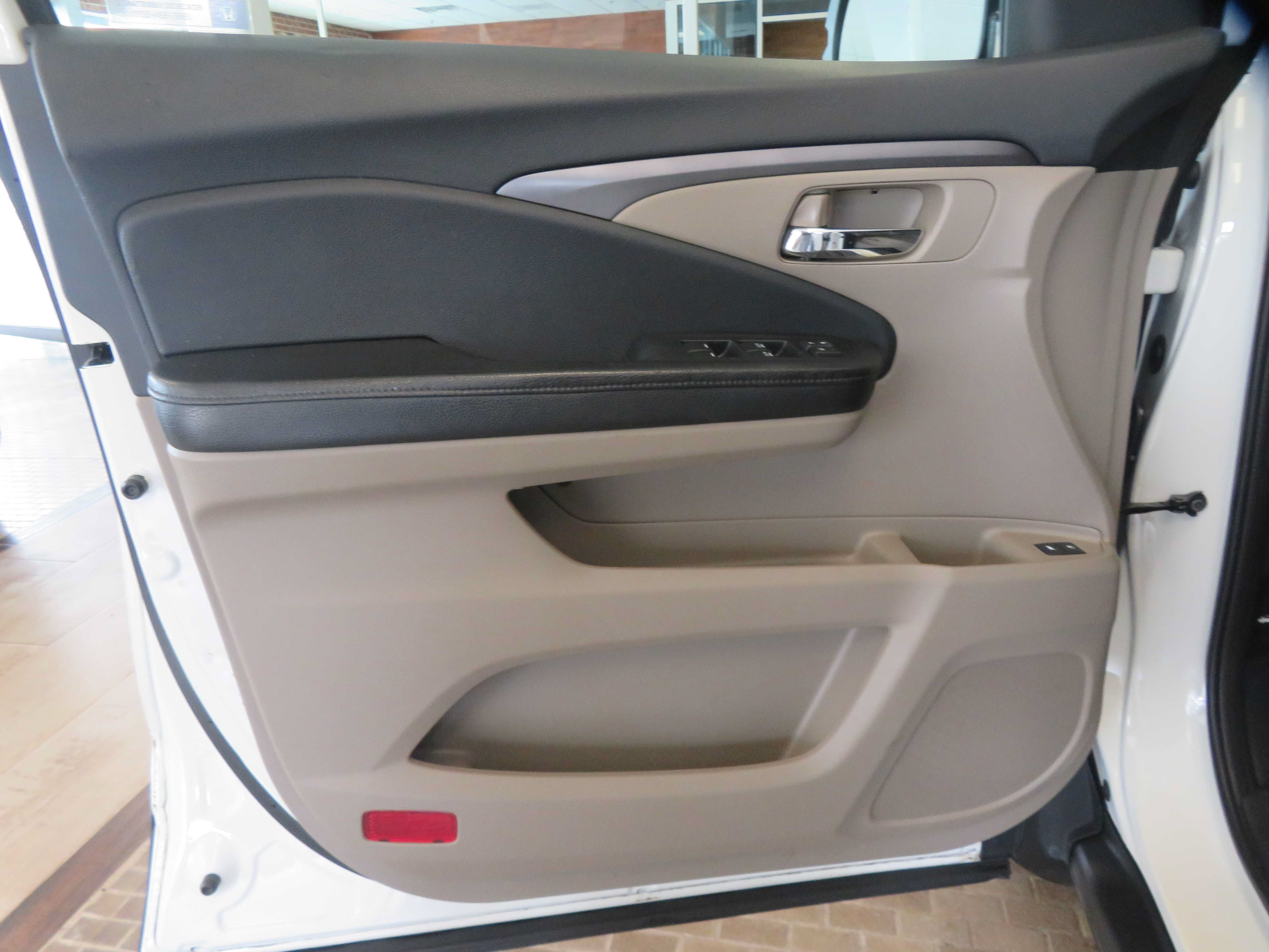 Used 2017 Honda Pilot EX-L image 13