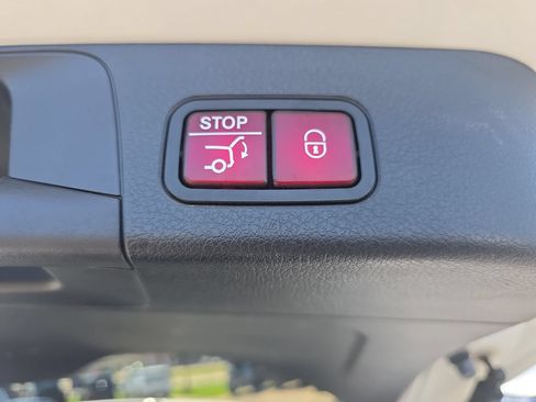 Used 2020 Mercedes-Benz GLB 250 4MATIC image 13