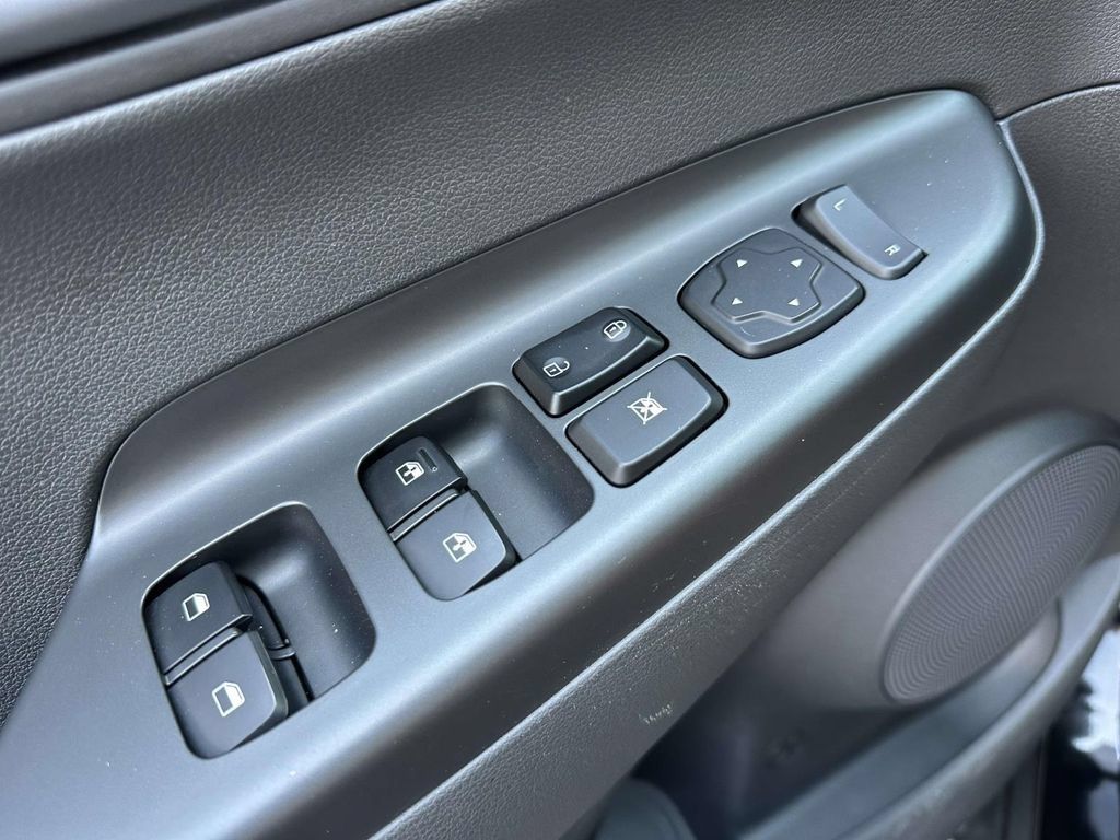 Certified 2023 Hyundai Kona SEL AWD/4WD image 17