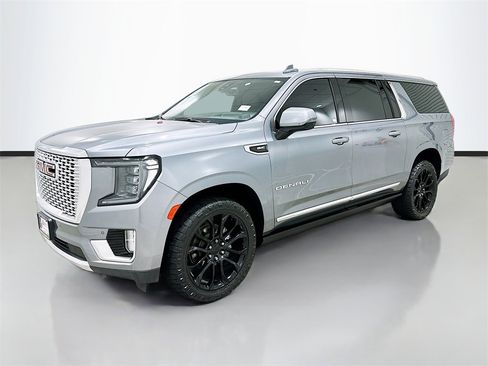 Used 2022 GMC Yukon XL Denali image 3