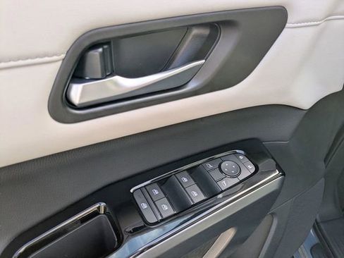 New 2026 Nissan Pathfinder SL FWD image 12