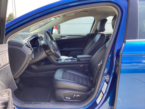 Used 2017 Ford Fusion SE w/ Equipment Group 201A FWD image 6