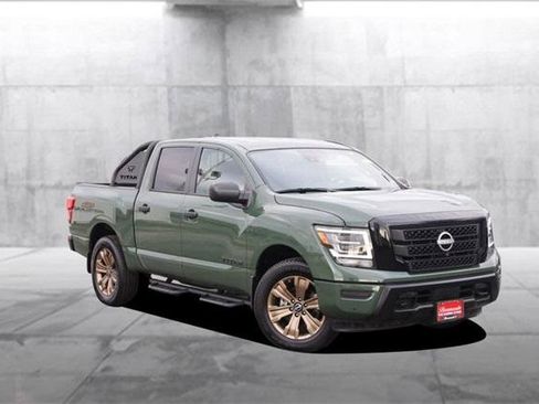 Used 2024 Nissan Titan SV w/ SV Bronze Edition Package image 2
