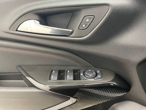 Certified 2024 Chevrolet Trax RS w/ Sunroof Package image 12