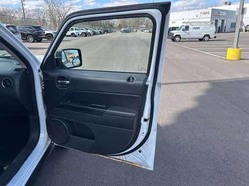 Used 2016 Jeep Patriot Latitude image 17