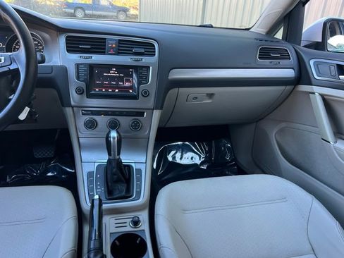 Used 2015 Volkswagen Golf S image 12