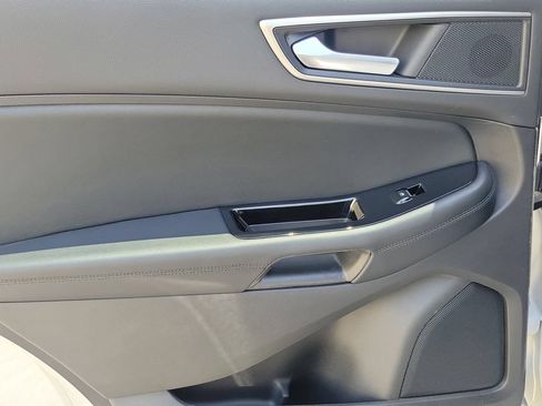 Used 2016 Ford Edge SEL w/ Equipment Group 201A FWD image 17