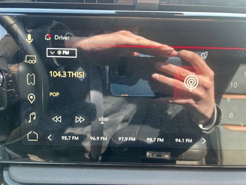 Used 2025 GMC Sierra 1500 AT4 image 31