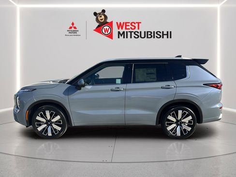 New 2026 Mitsubishi Outlander SEL image 3