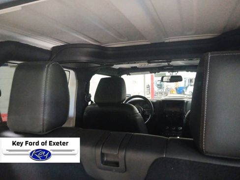 Used 2017 Jeep Wrangler Sahara AWD/4WD image 11