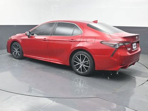Used 2023 Toyota Camry SE image 3