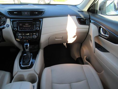 Used 2020 Nissan Rogue SL w/ Premium Package image 14