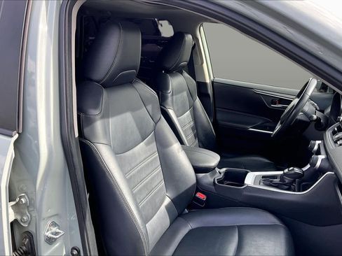Used 2023 Toyota RAV4 XLE Premium image 8