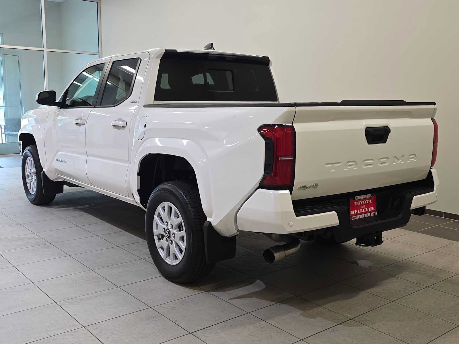 Certified 2025 Toyota Tacoma SR5 w/ SR5 Upgrade Package AWD/4WD image 4
