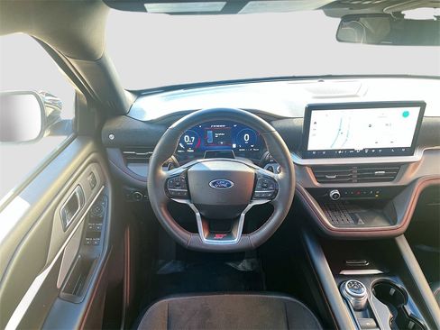 Used 2025 Ford Explorer ST image 24