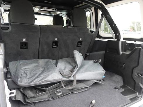 Used 2019 Jeep Wrangler Unlimited Rubicon image 28