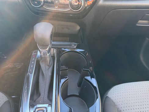 Used 2025 Chevrolet Trax LT image 40