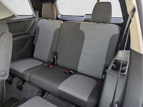Used 2020 Chevrolet Traverse LT image 19