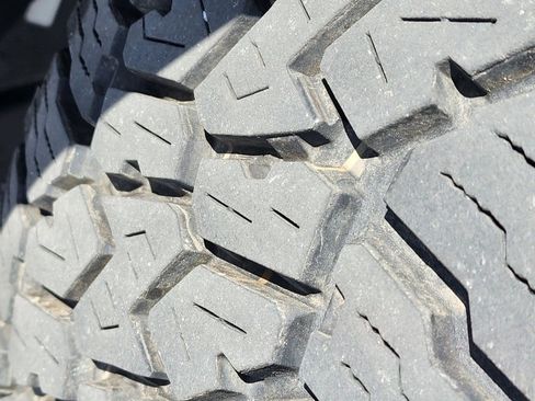 Used 2022 Jeep Gladiator Mojave w/ Cold Weather Group image 18