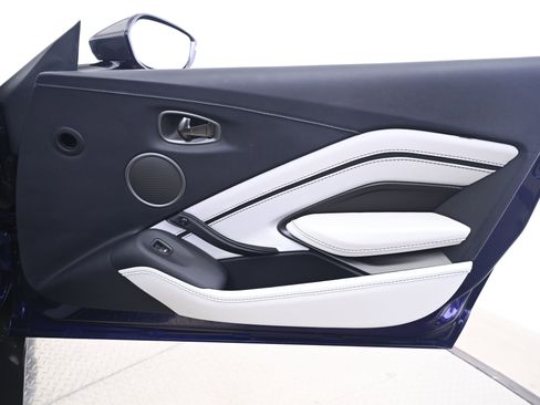 Used 2023 Aston Martin V12 Vantage Roadster image 21