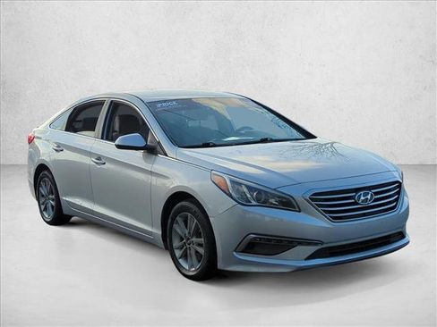 Used 2015 Hyundai Sonata SE image 3