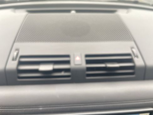 Used 2025 Land Rover Defender 110 X-Dynamic SE image 31