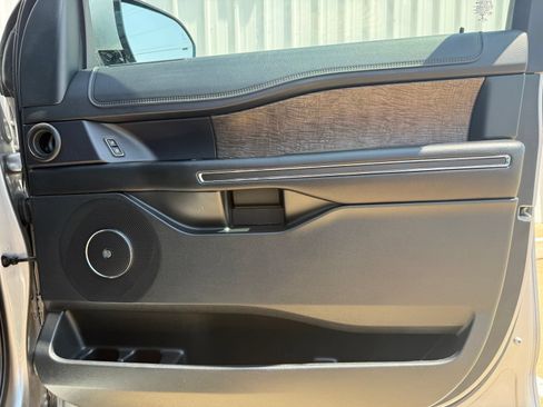 Used 2021 Ford Expedition Max Limited RWD image 25