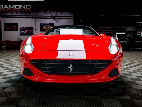 Used 2015 Ferrari California T image 38