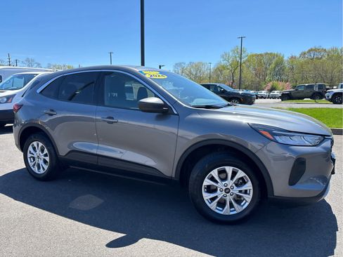 Certified 2024 Ford Escape Active image 3