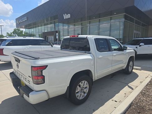 Used 2022 Nissan Frontier SV w/ Technology Package image 6