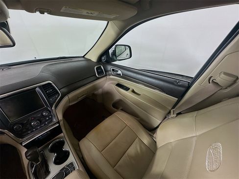 Used 2016 Jeep Grand Cherokee Overland w/ Advanced Technology Group image 11