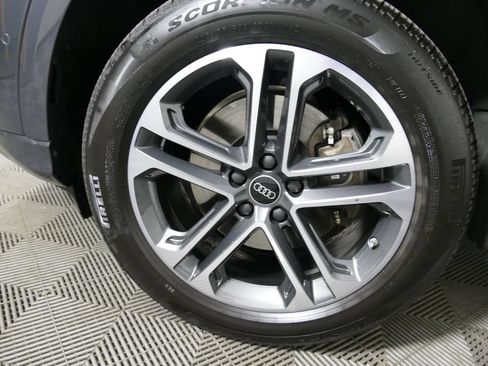 Certified 2025 Audi Q5 Premium w/ Convenience Package AWD/4WD image 8
