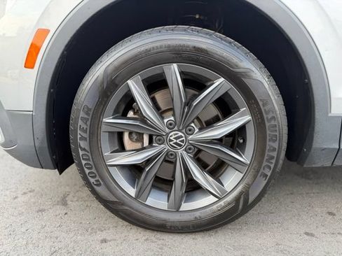 Used 2022 Volkswagen Tiguan SE AWD/4WD image 28