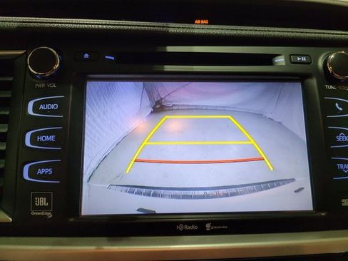 Used 2015 Toyota Highlander Limited image 12