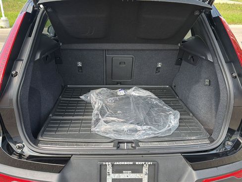 Used 2023 Volvo XC40 B5 Plus w/ Climate Package AWD/4WD image 12