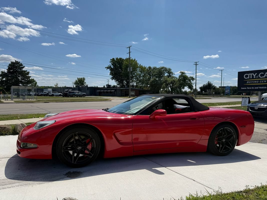 Used 2002 Chevrolet Corvette Convertible w/ Preferred Equipment Group2 RWD image 2