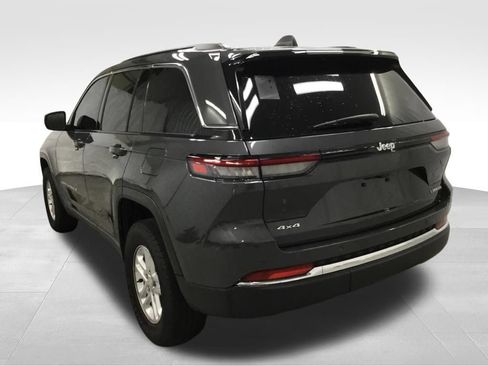 Used 2025 Jeep Grand Cherokee Laredo AWD/4WD image 14
