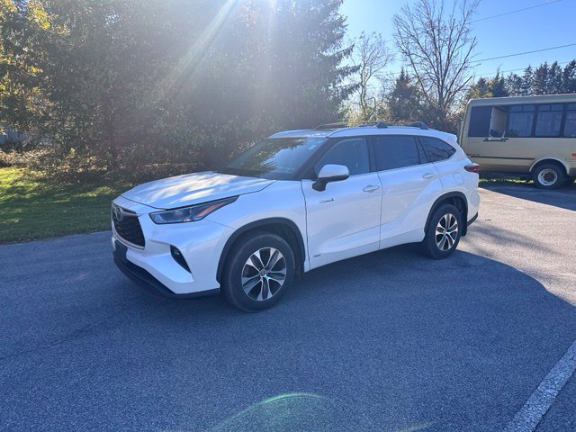 Used 2021 Toyota Highlander XLE AWD/4WD image 7