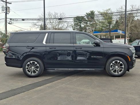 Certified 2025 Chevrolet Suburban LT w/ Comfort Package image 26