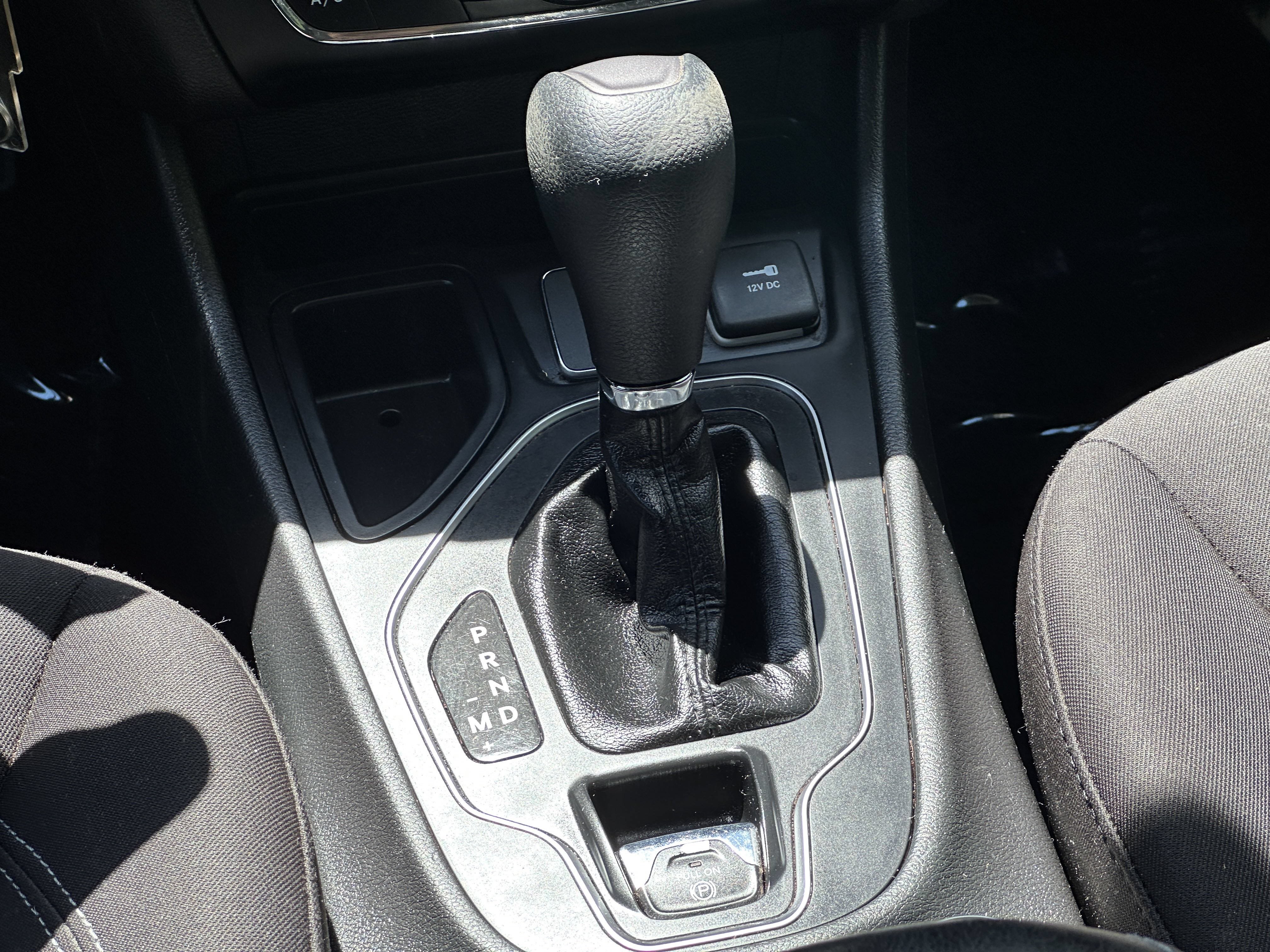 Used 2019 Jeep Cherokee Latitude w/ Popular Appearance Group FWD image 17