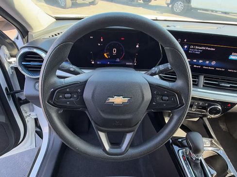 Used 2024 Chevrolet Trax LT FWD image 18